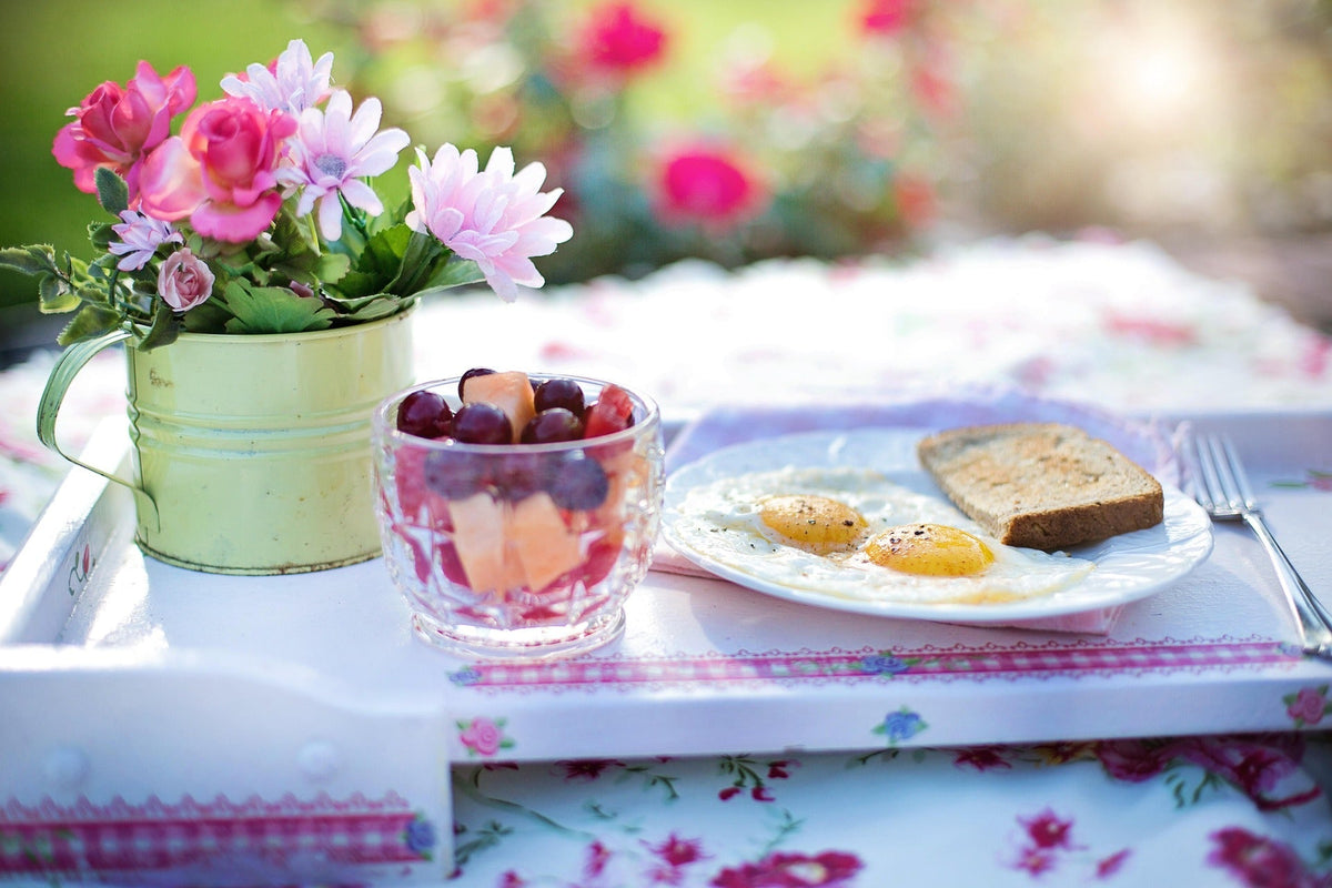 How to Set a Beautiful Farmhouse Breakfast Table